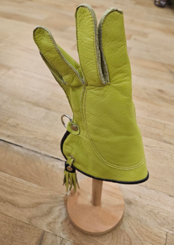 Alternative view of Guante cetrero para niño/a